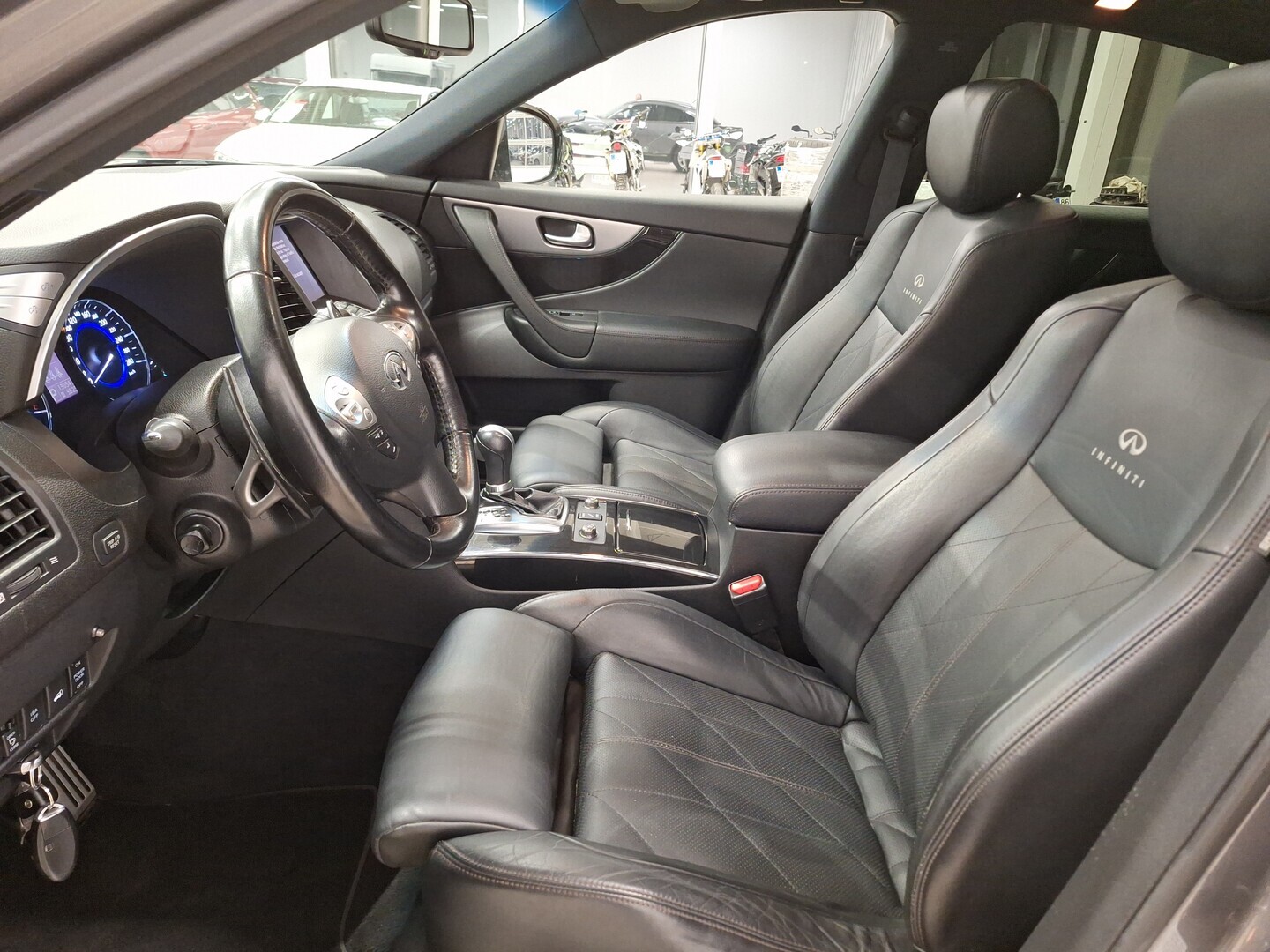INFINITI FX30D 2012