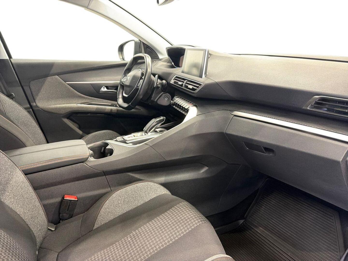 PEUGEOT 3008 2019