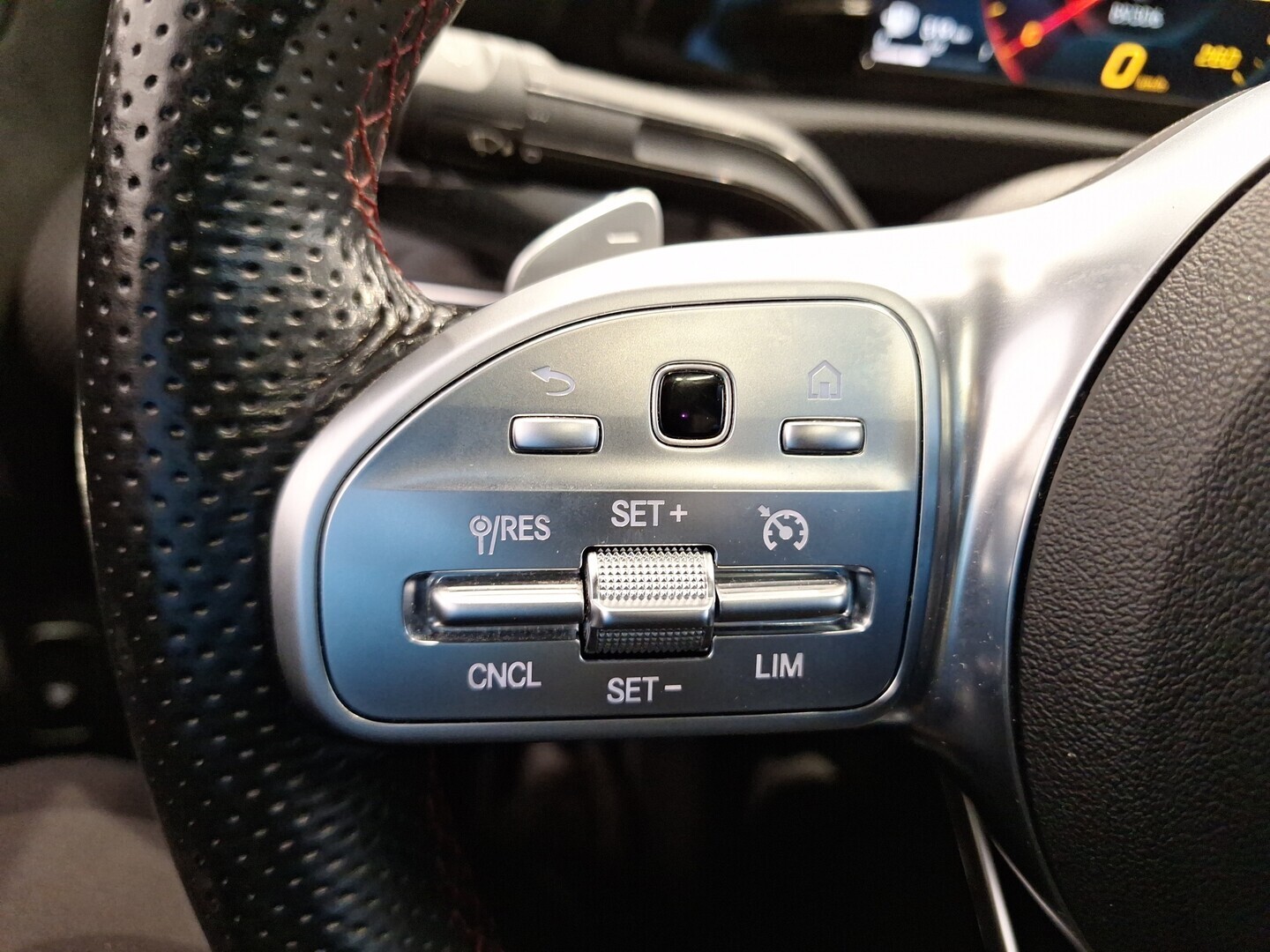 MERCEDES-BENZ A 2019