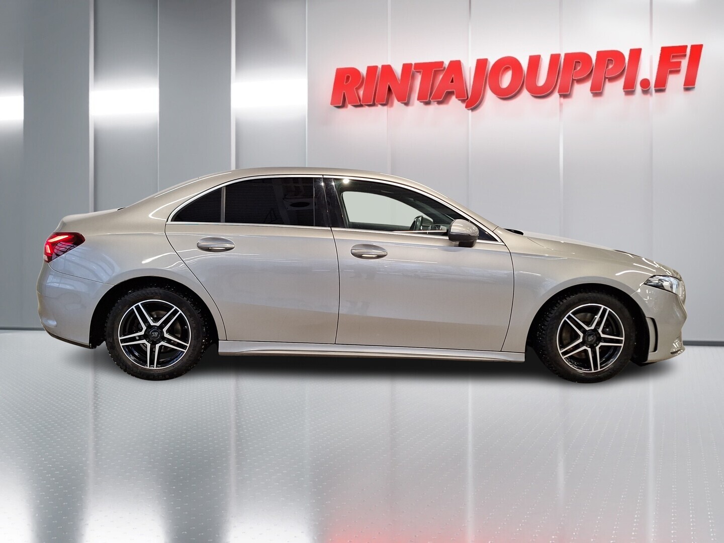 MERCEDES-BENZ A 2019