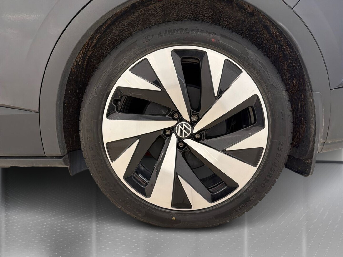VOLKSWAGEN ID.4 13