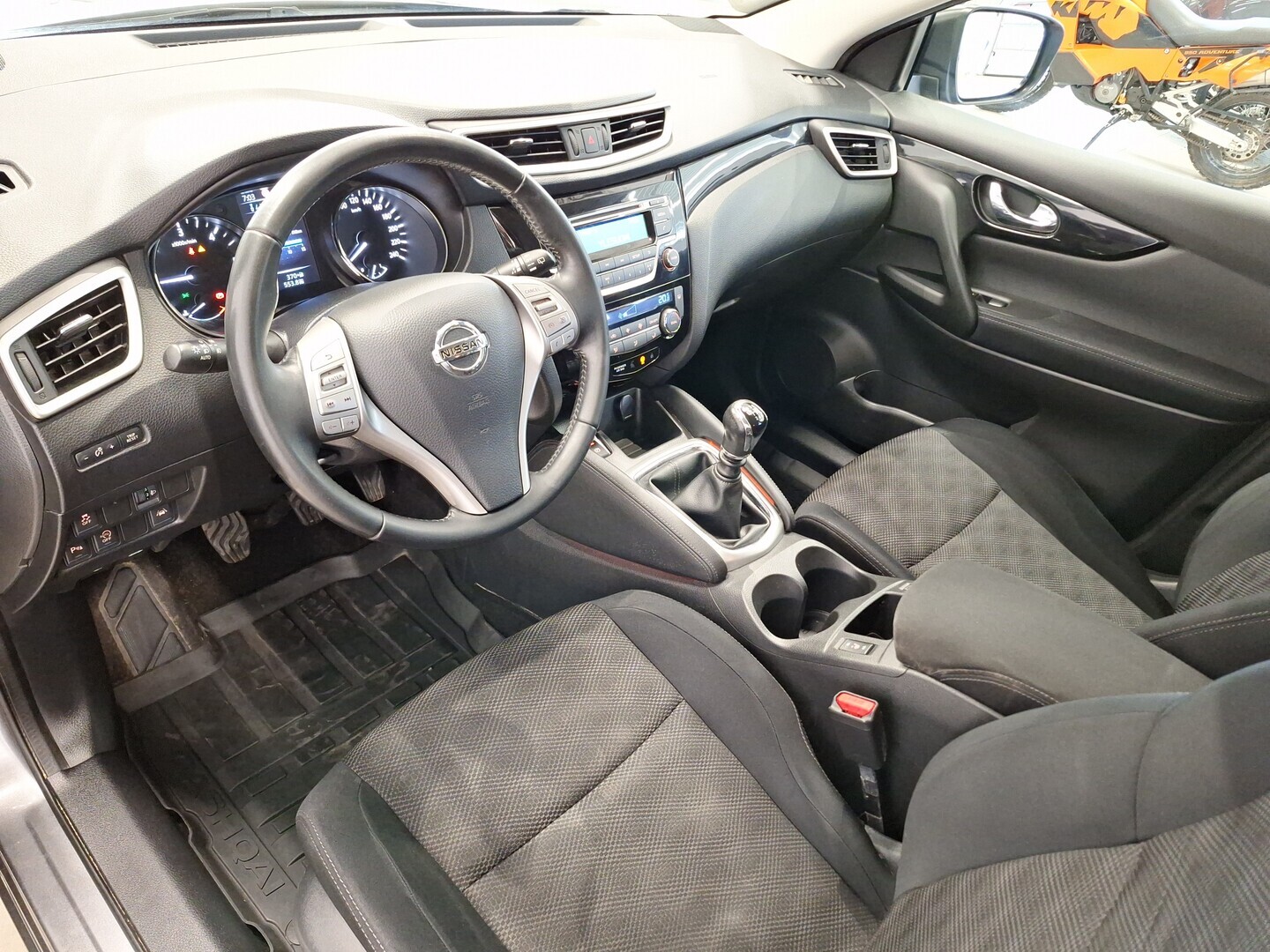 NISSAN Qashqai 2015