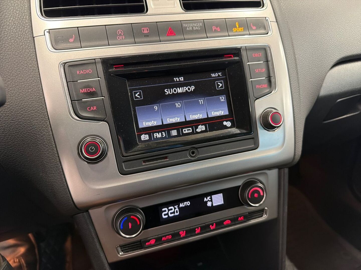 VOLKSWAGEN Polo 2015