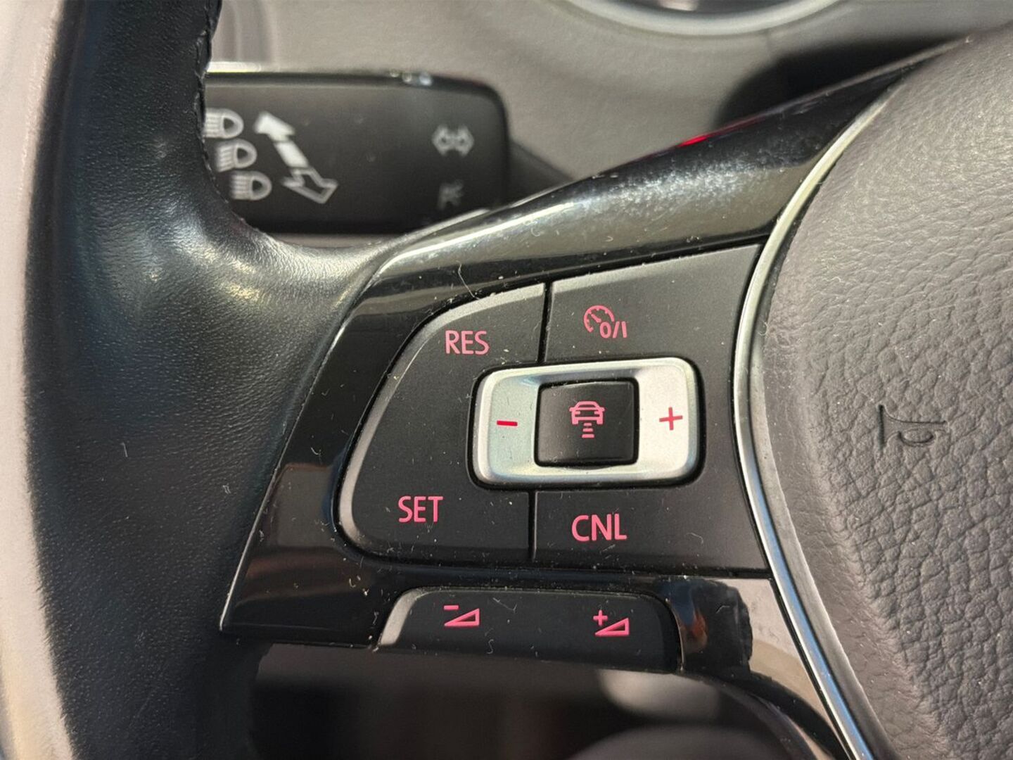 VOLKSWAGEN Polo 2015