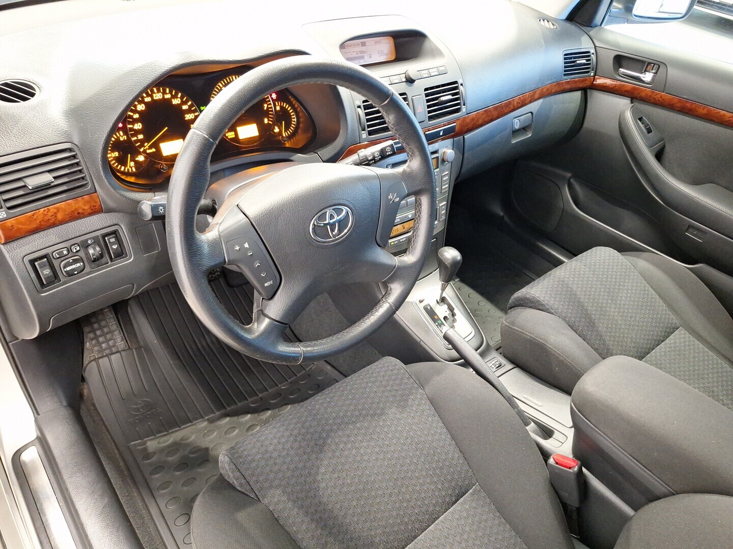 TOYOTA Avensis 2006