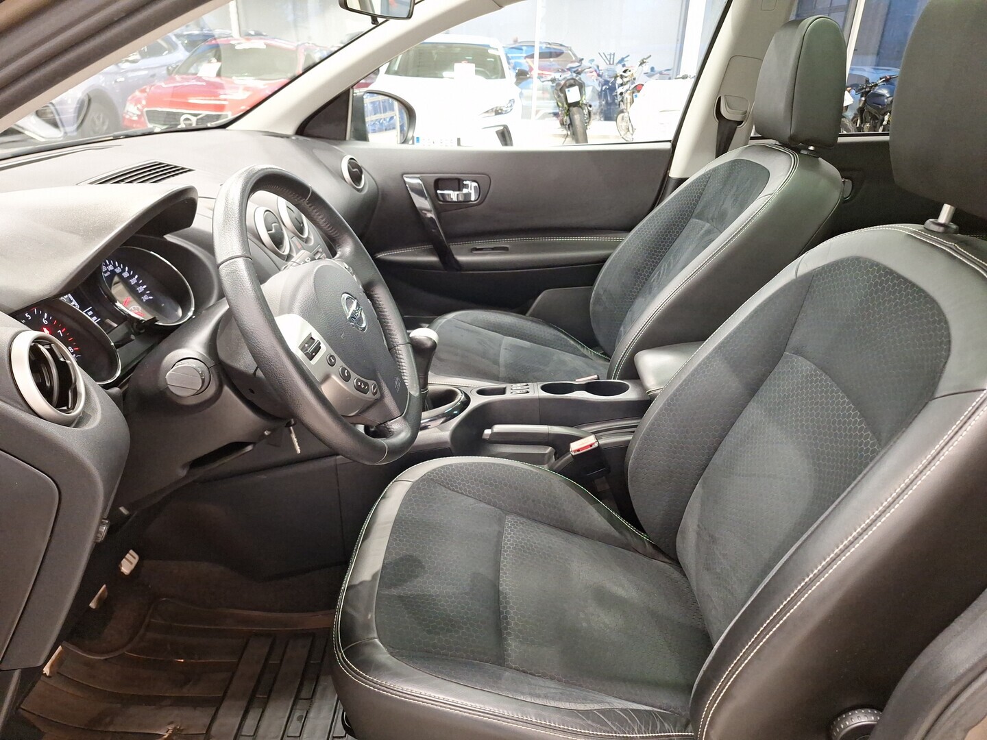 NISSAN Qashqai 2013