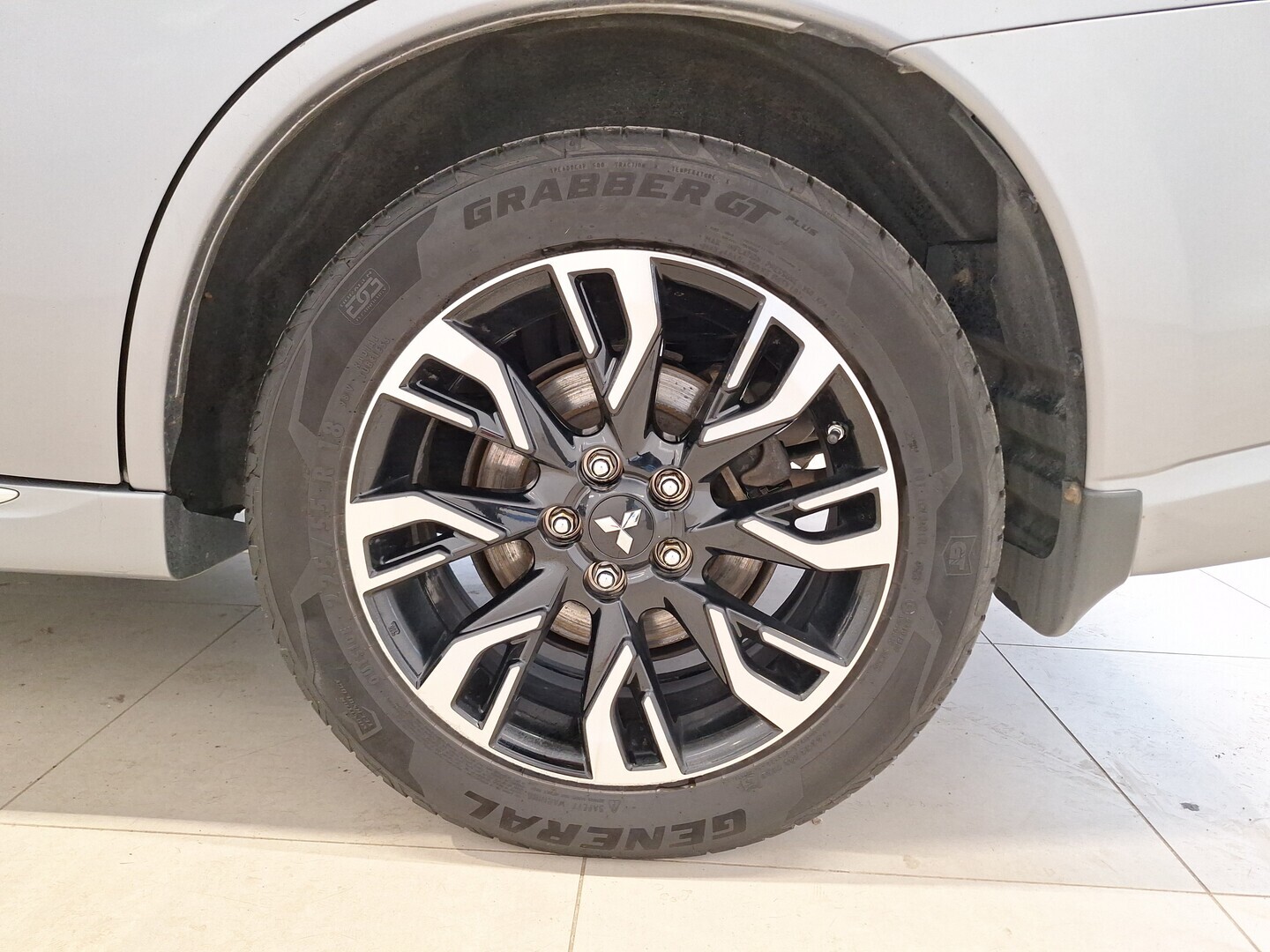 MITSUBISHI Outlander PHEV 2015