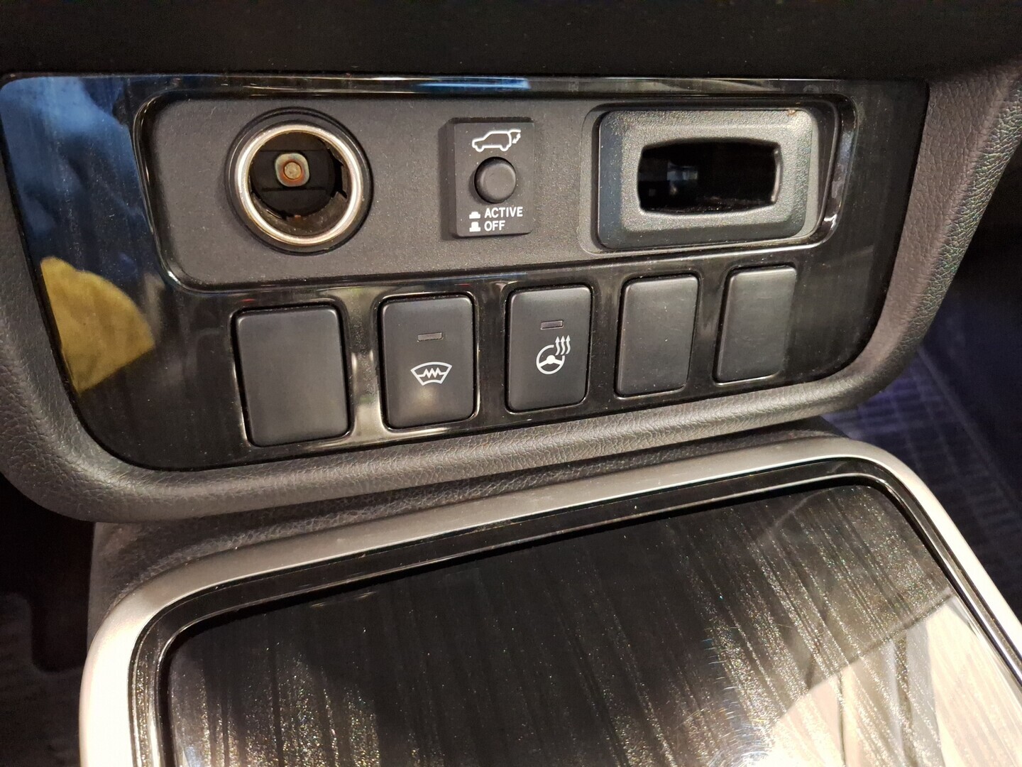 MITSUBISHI Outlander PHEV 2015