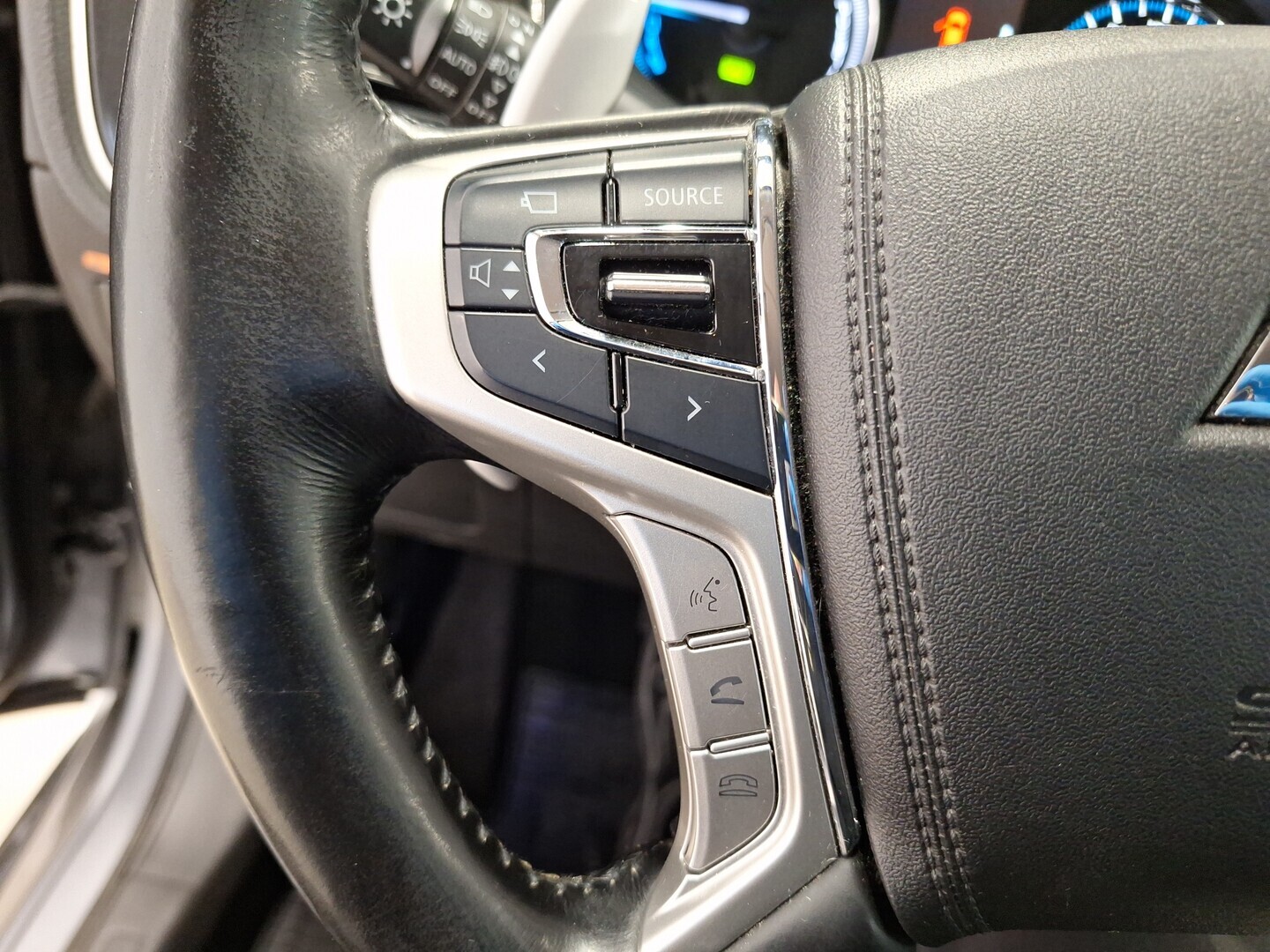 MITSUBISHI Outlander PHEV 2015