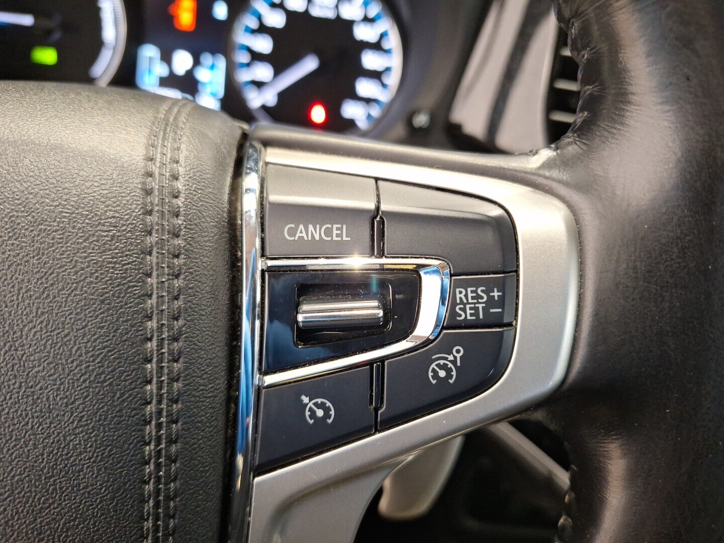 MITSUBISHI Outlander PHEV 2015