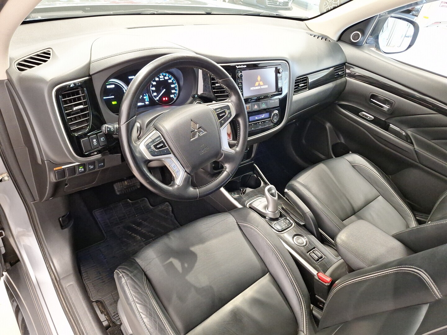 MITSUBISHI Outlander PHEV 2015