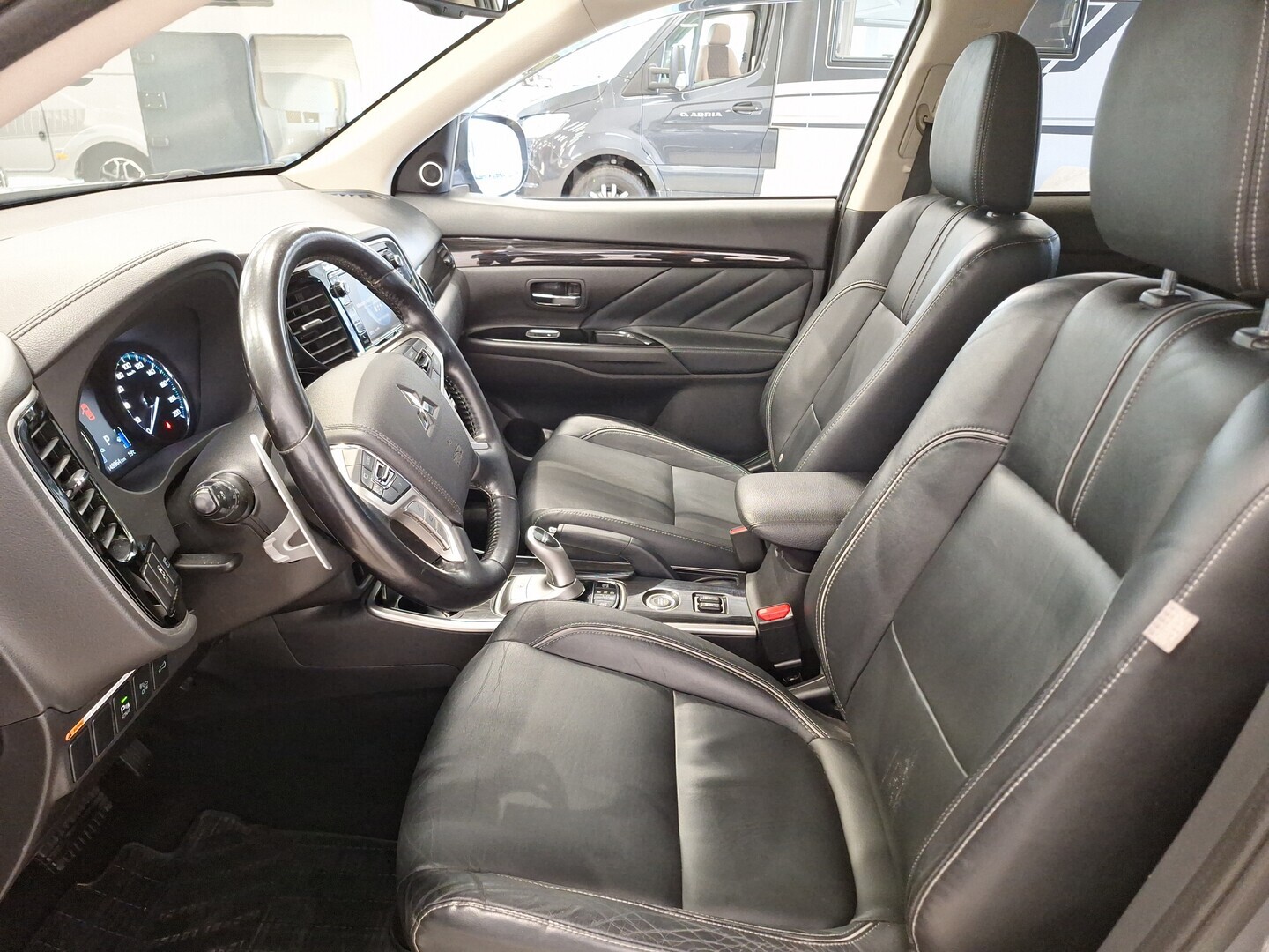 MITSUBISHI Outlander PHEV 2015