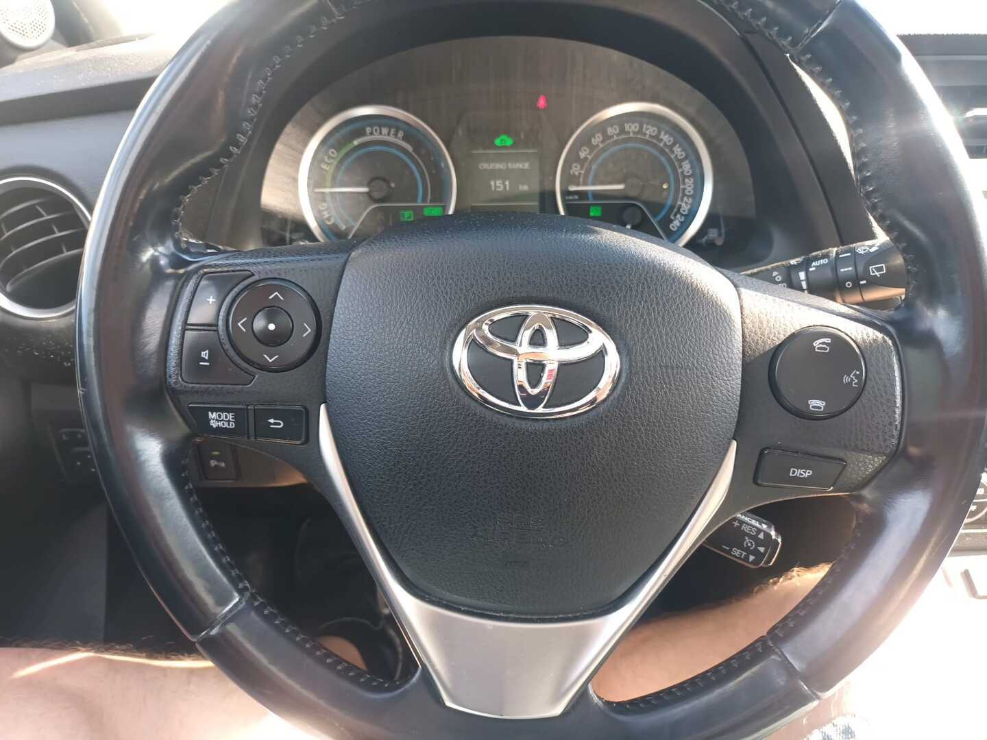 TOYOTA Auris 2014