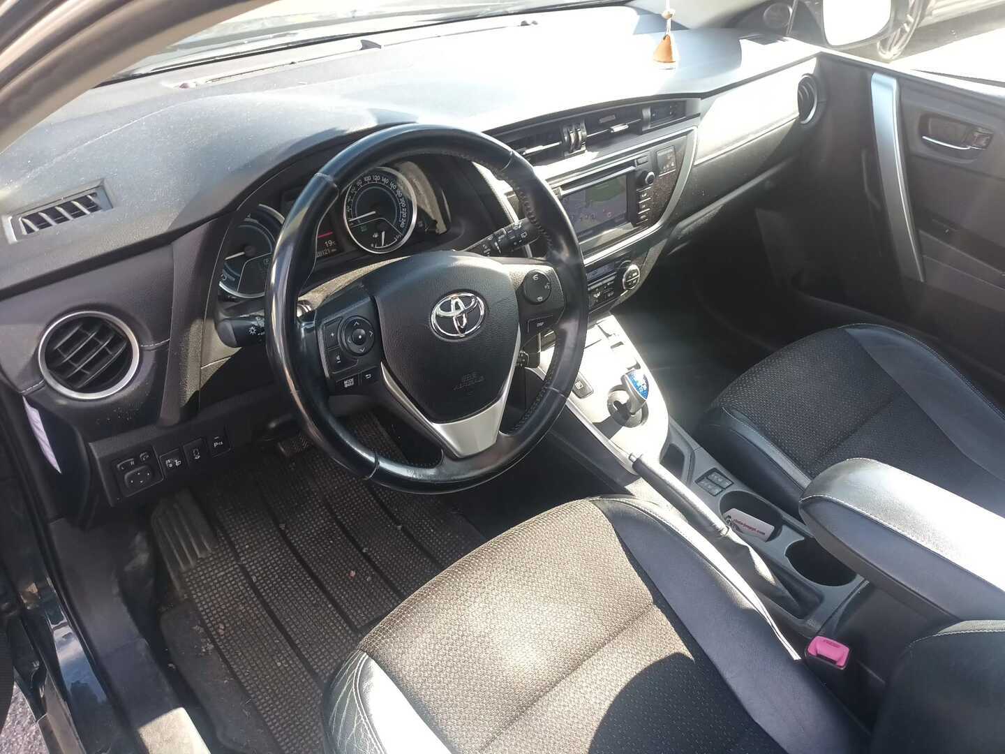 TOYOTA Auris 2014