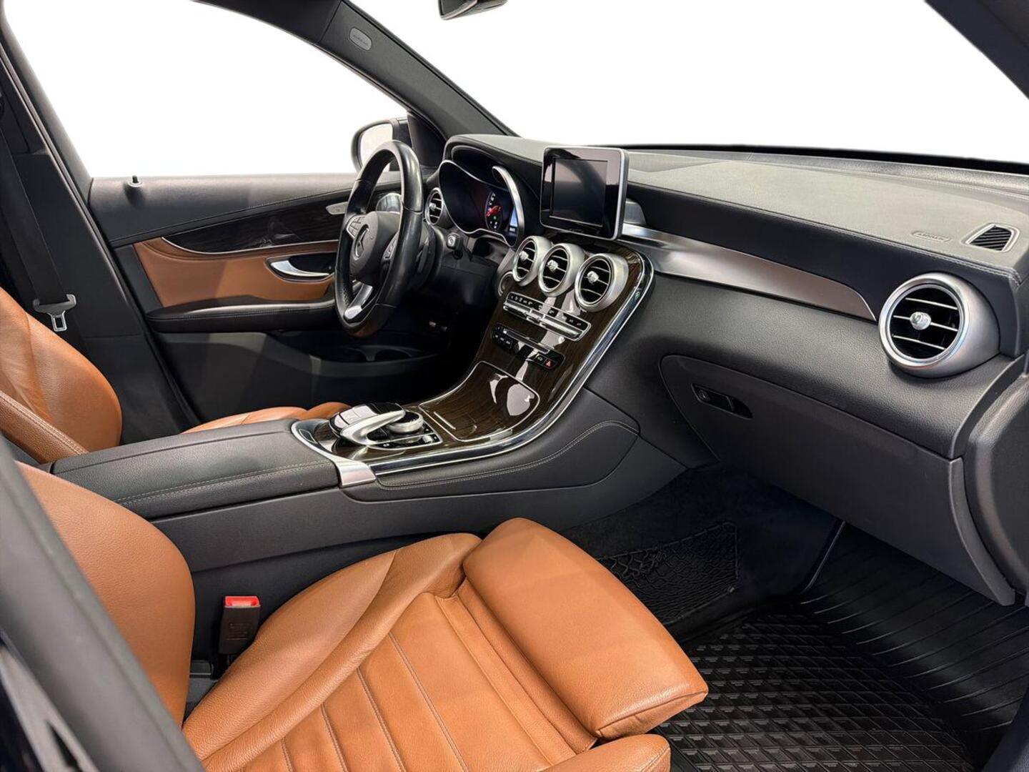 MERCEDES-BENZ GLC 9