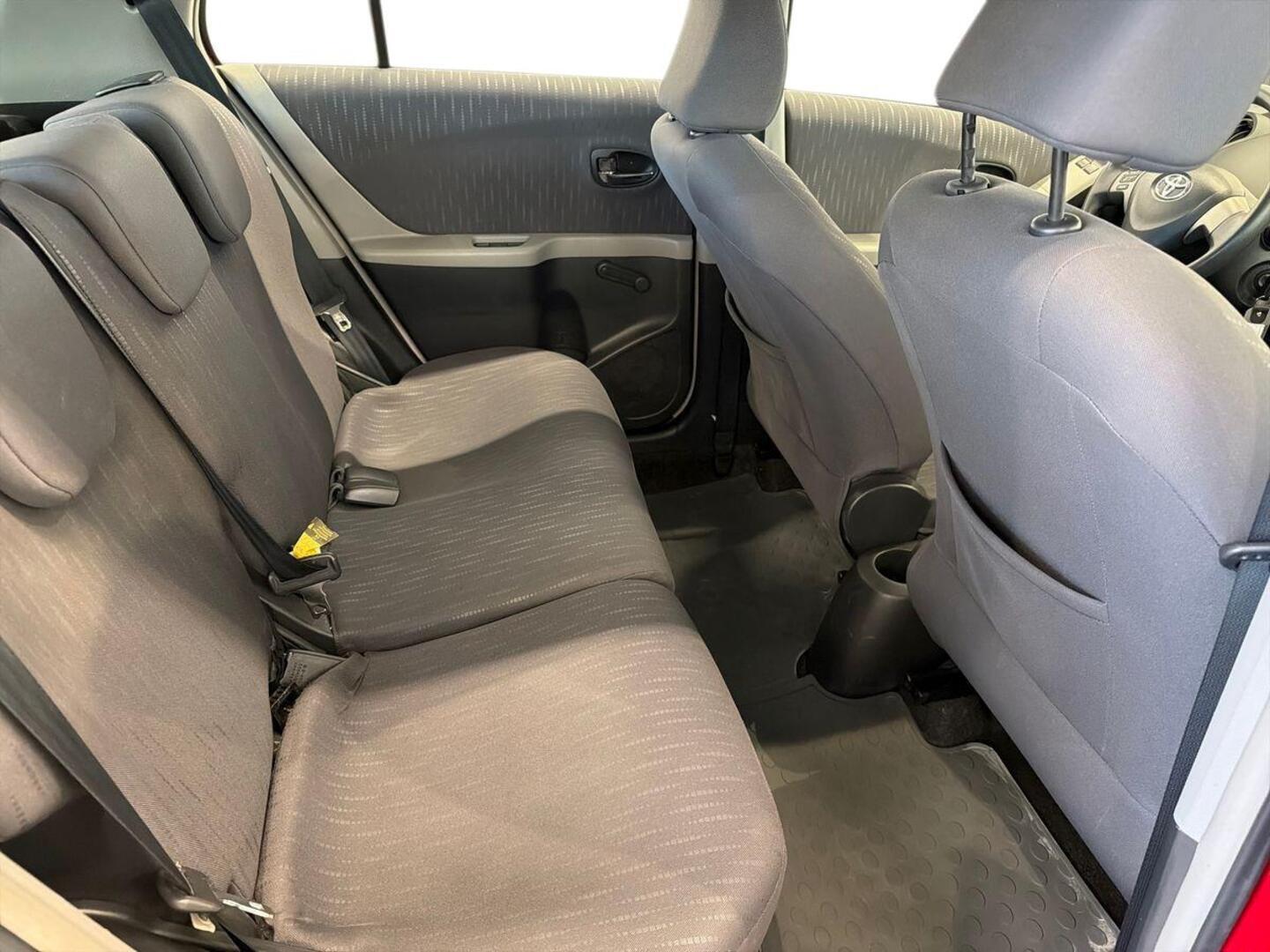 TOYOTA Yaris 2009