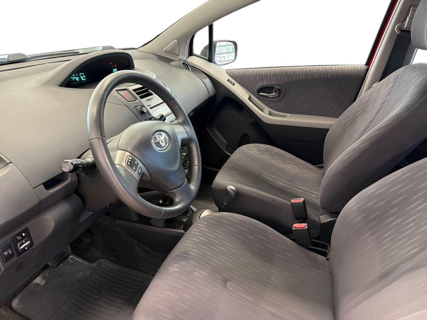TOYOTA Yaris 2009