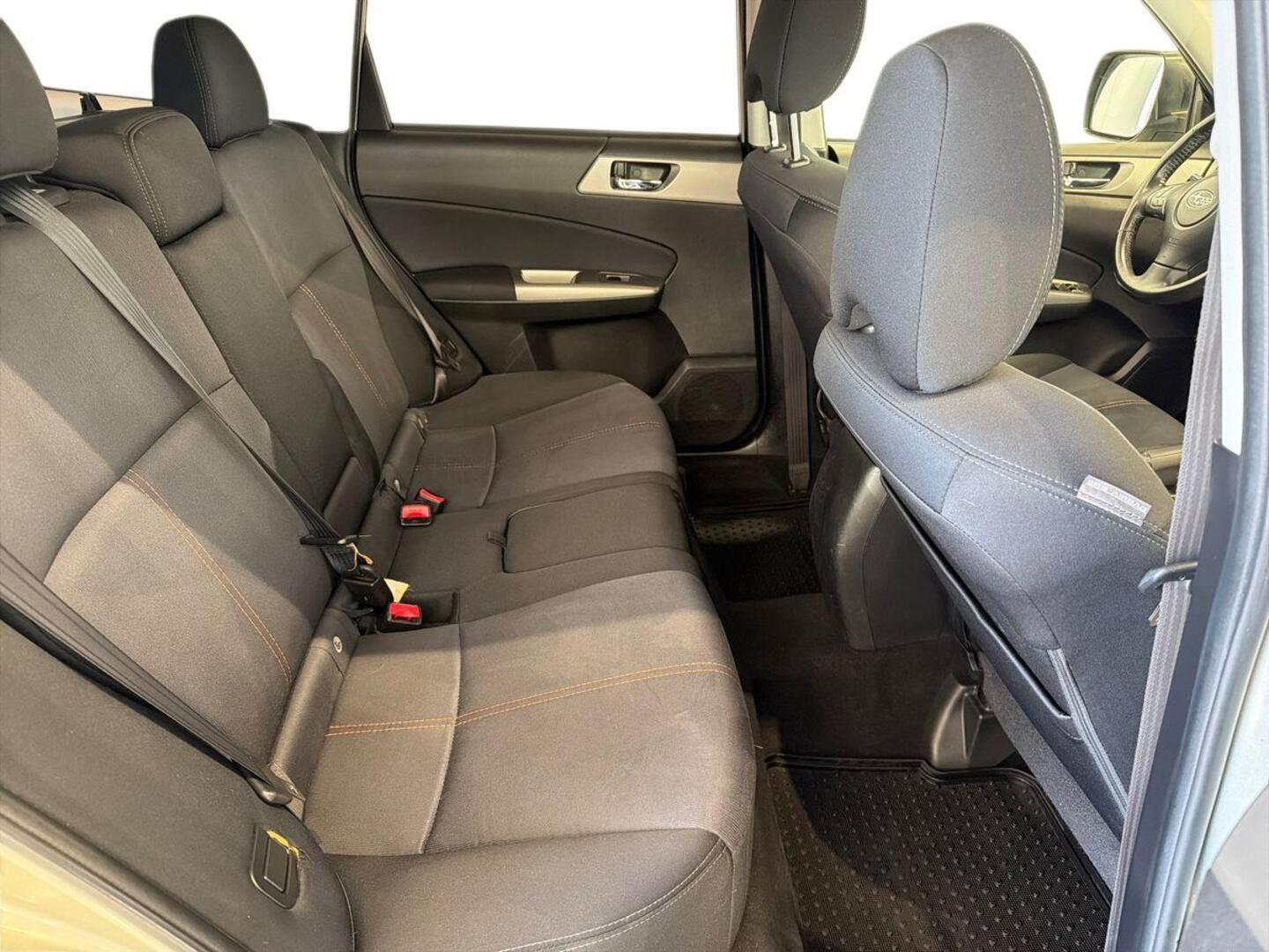 SUBARU Forester 2011