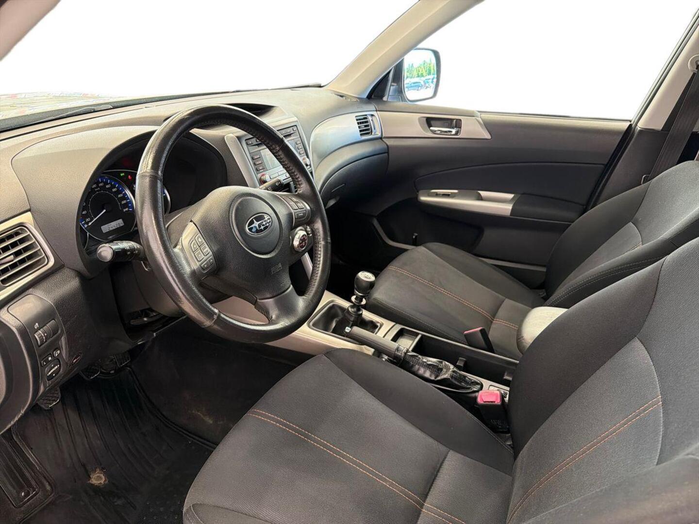 SUBARU Forester 2011