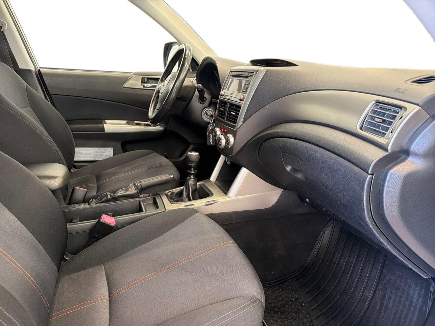 SUBARU Forester 2011