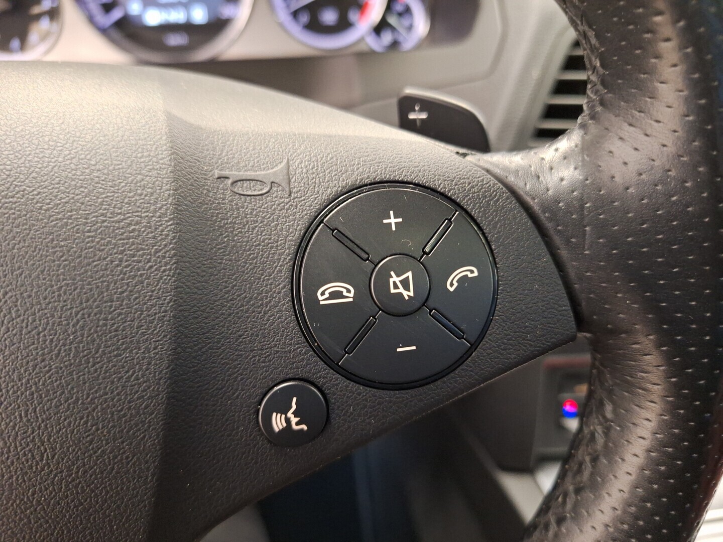 MERCEDES-BENZ E 2010