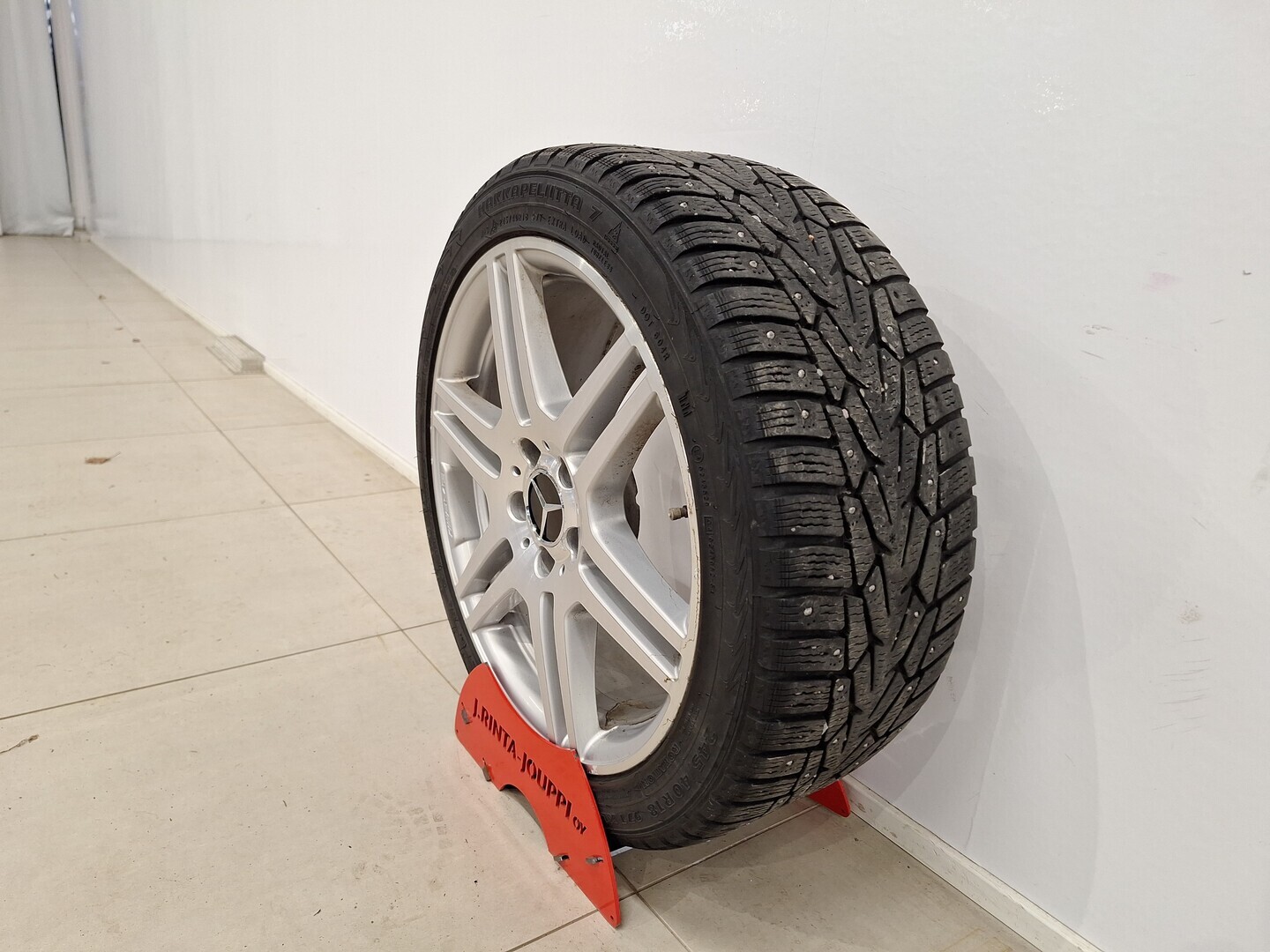 MERCEDES-BENZ E 2010