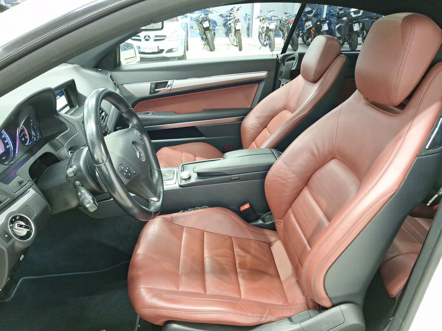 MERCEDES-BENZ E 2010