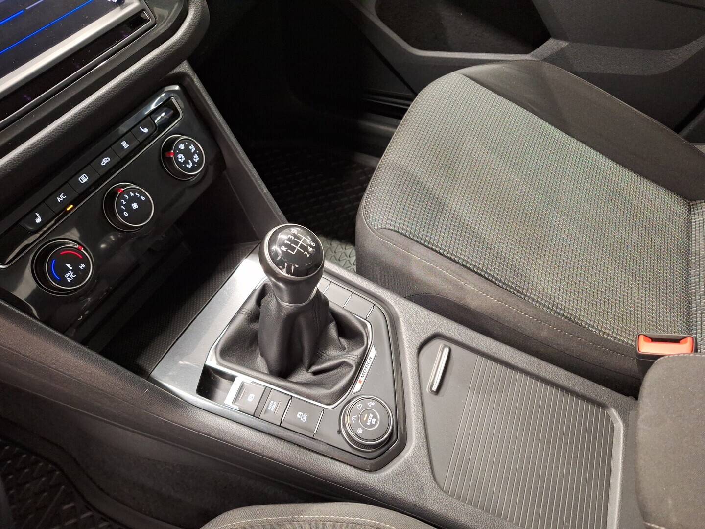 VOLKSWAGEN Tiguan 2016