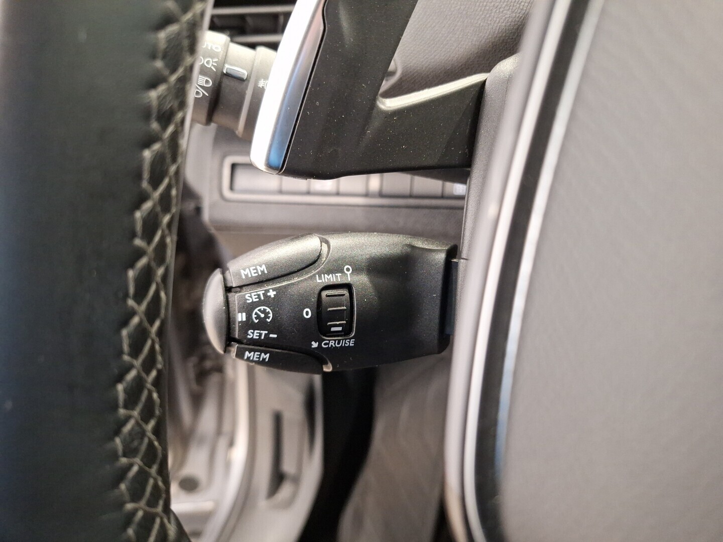 PEUGEOT 5008 2020