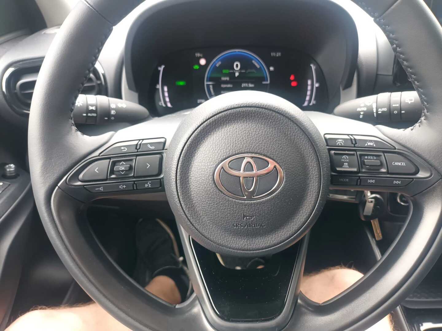 TOYOTA Yaris 2025