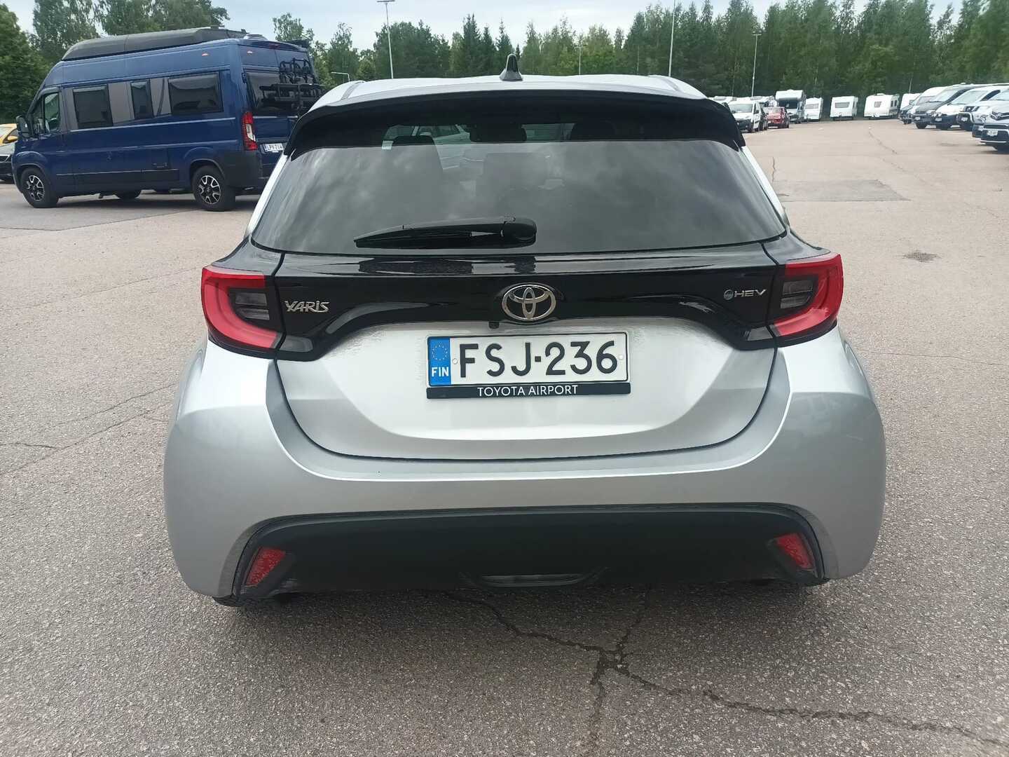 TOYOTA Yaris 2025