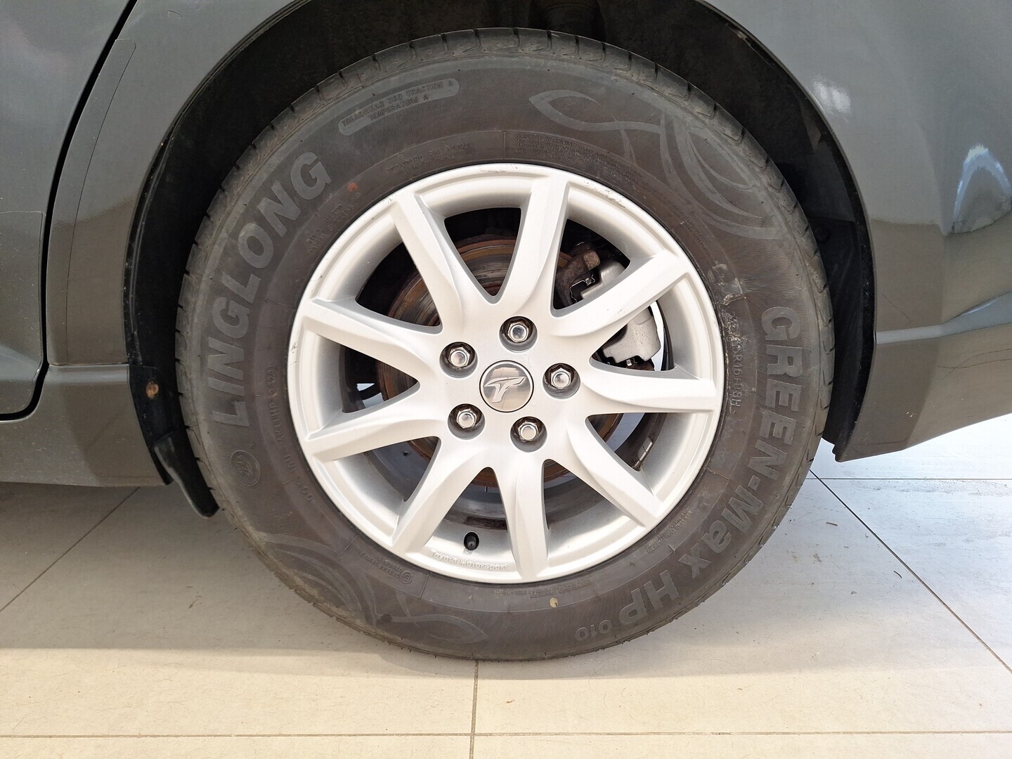 TOYOTA Avensis 2011