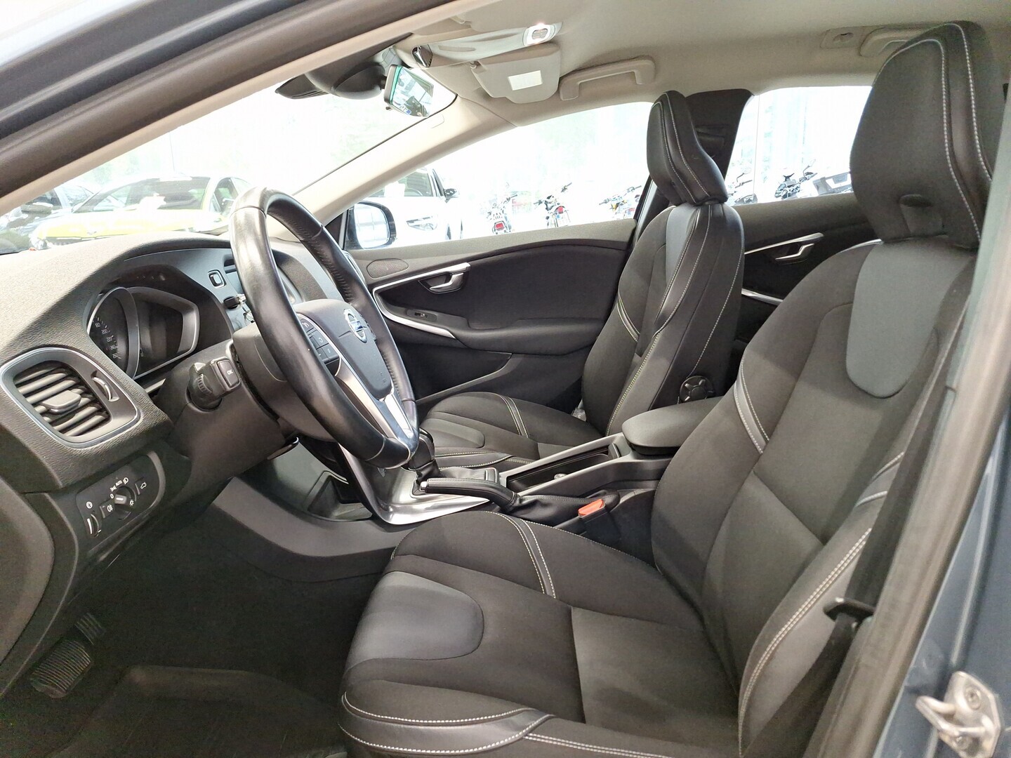 VOLVO V40 2013
