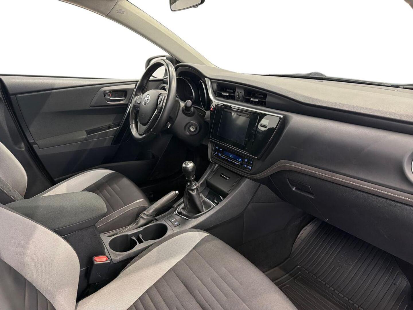 TOYOTA Auris 2017