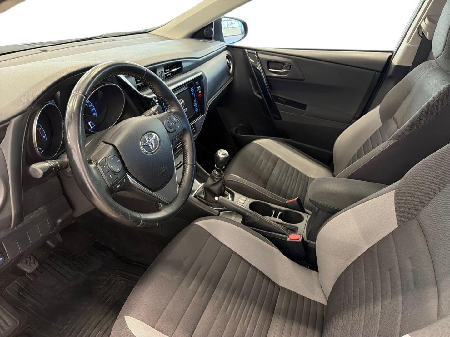 TOYOTA Auris 2017
