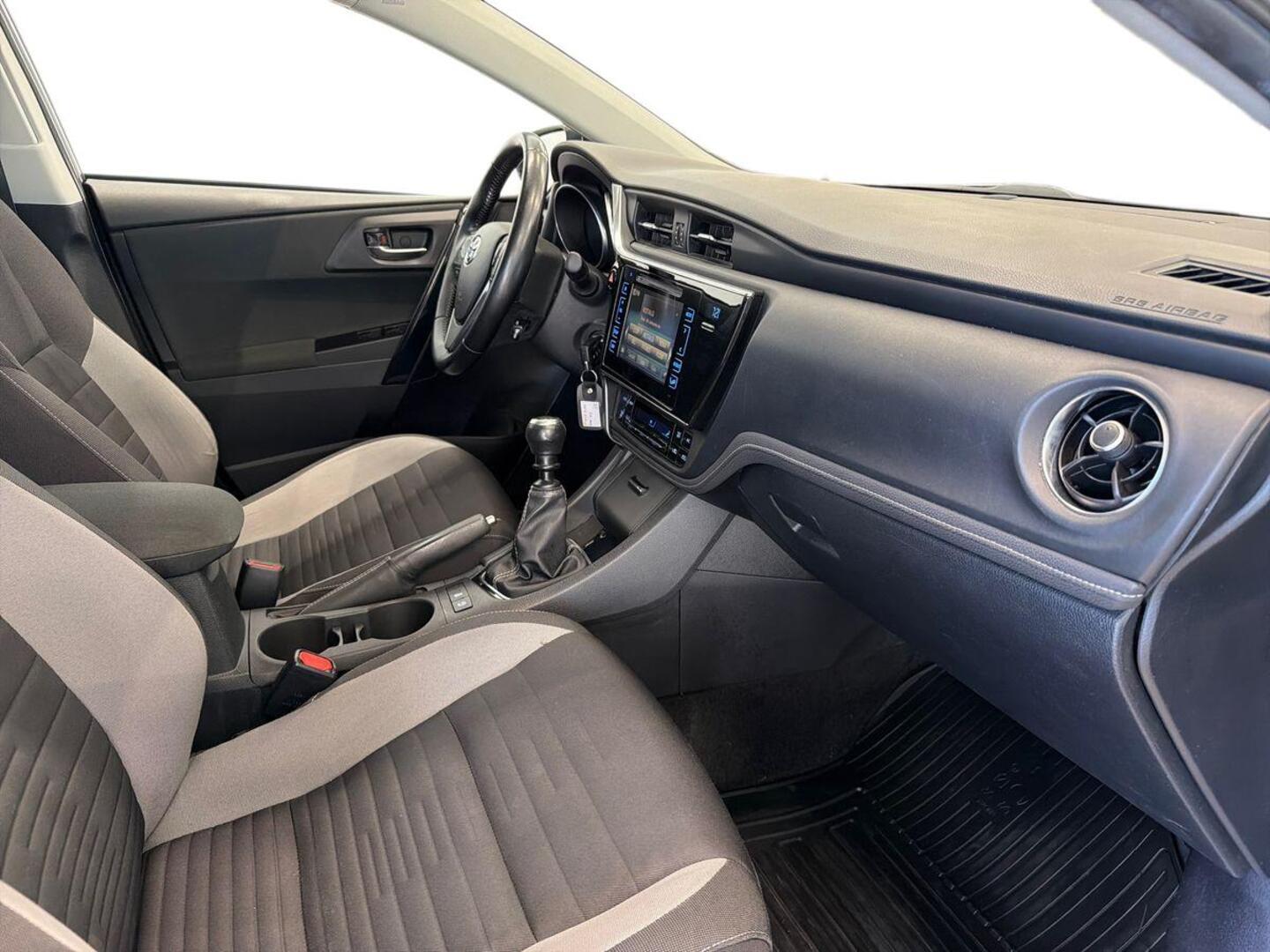 TOYOTA Auris 2017