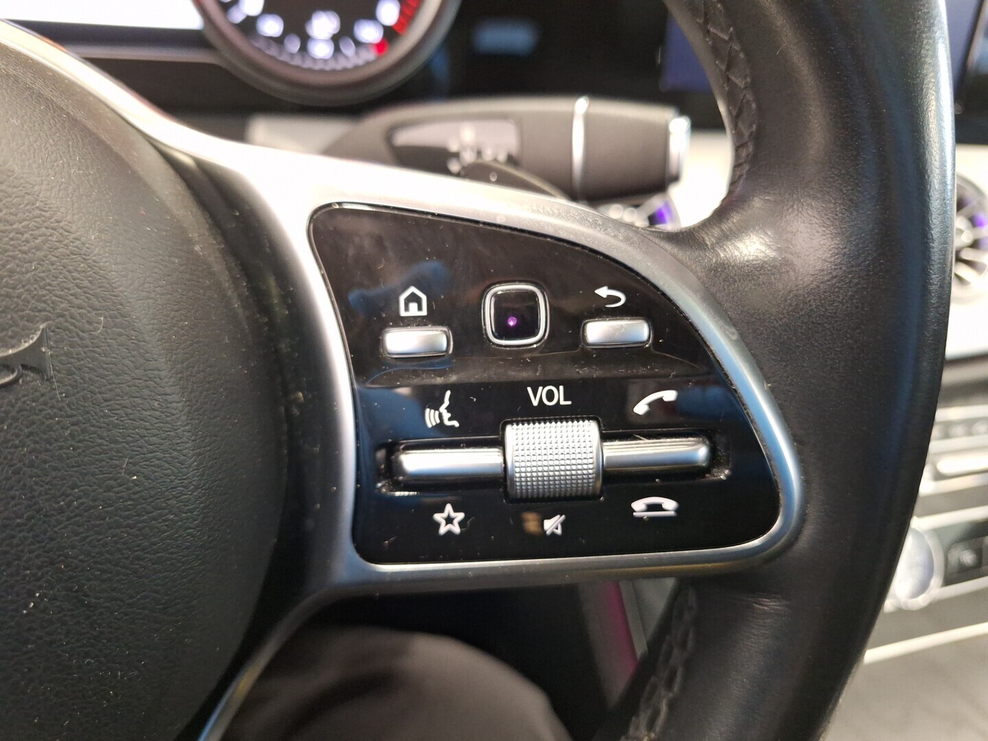 MERCEDES-BENZ E 2019