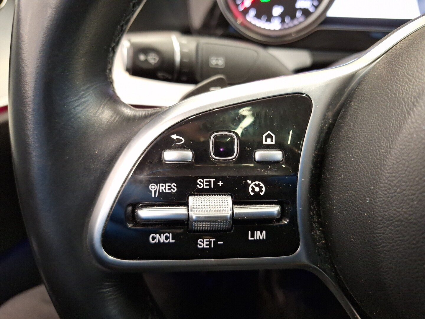 MERCEDES-BENZ E 2019