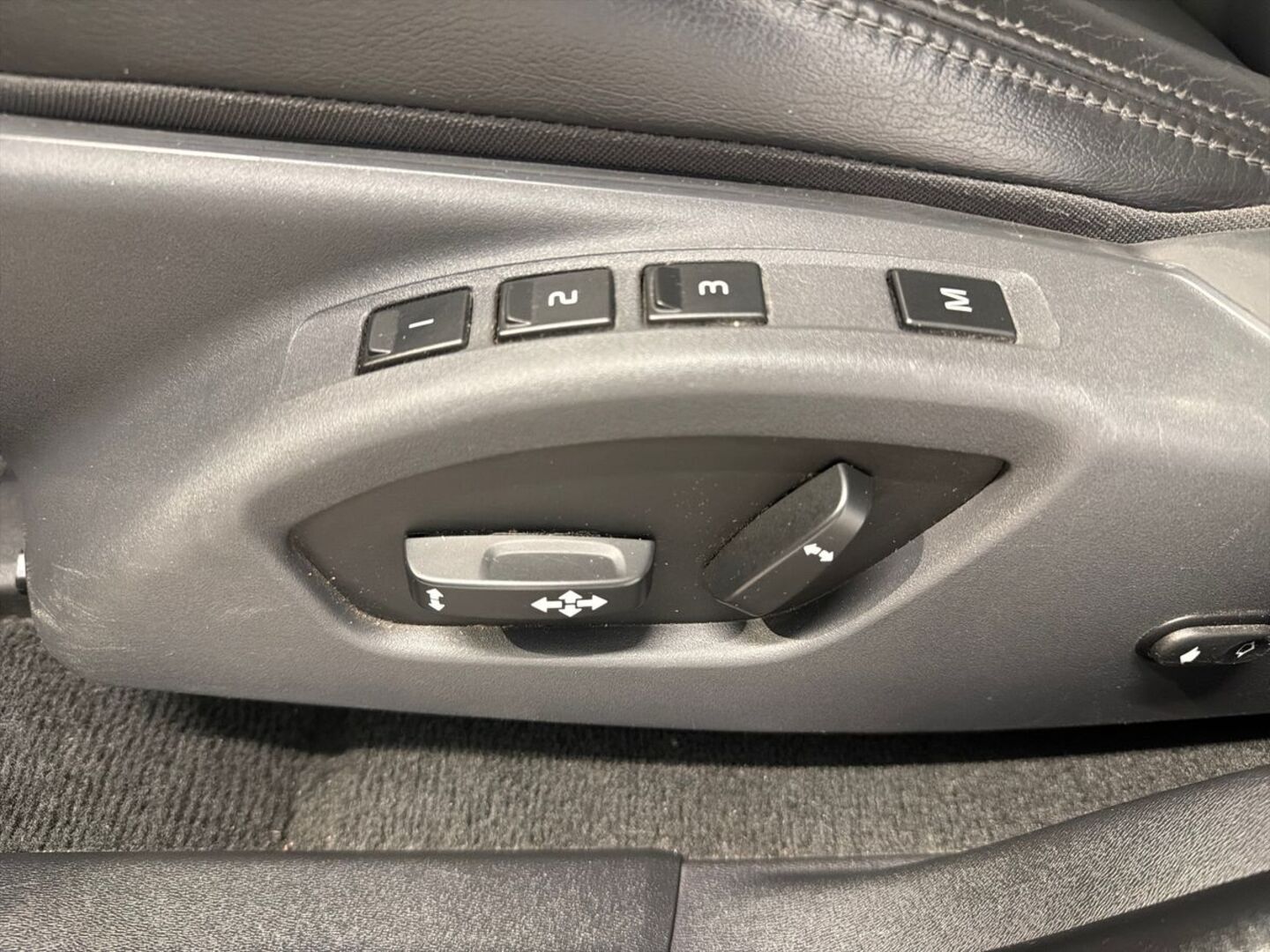 VOLVO XC60 2017