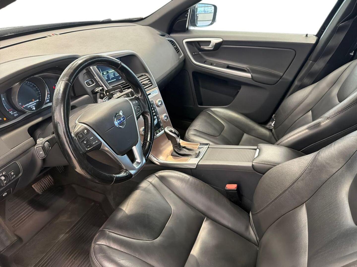 VOLVO XC60 2017