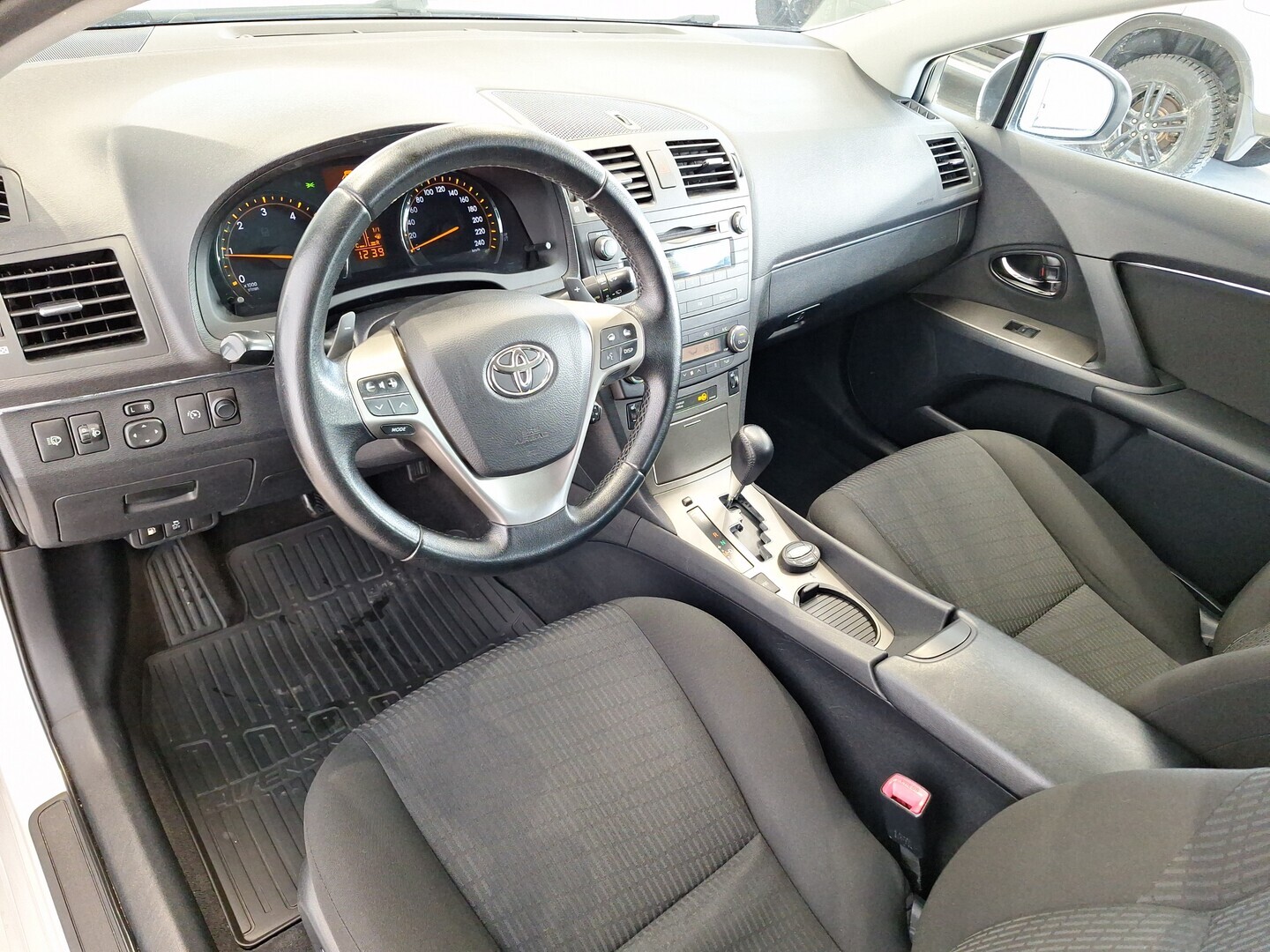 TOYOTA Avensis 2009