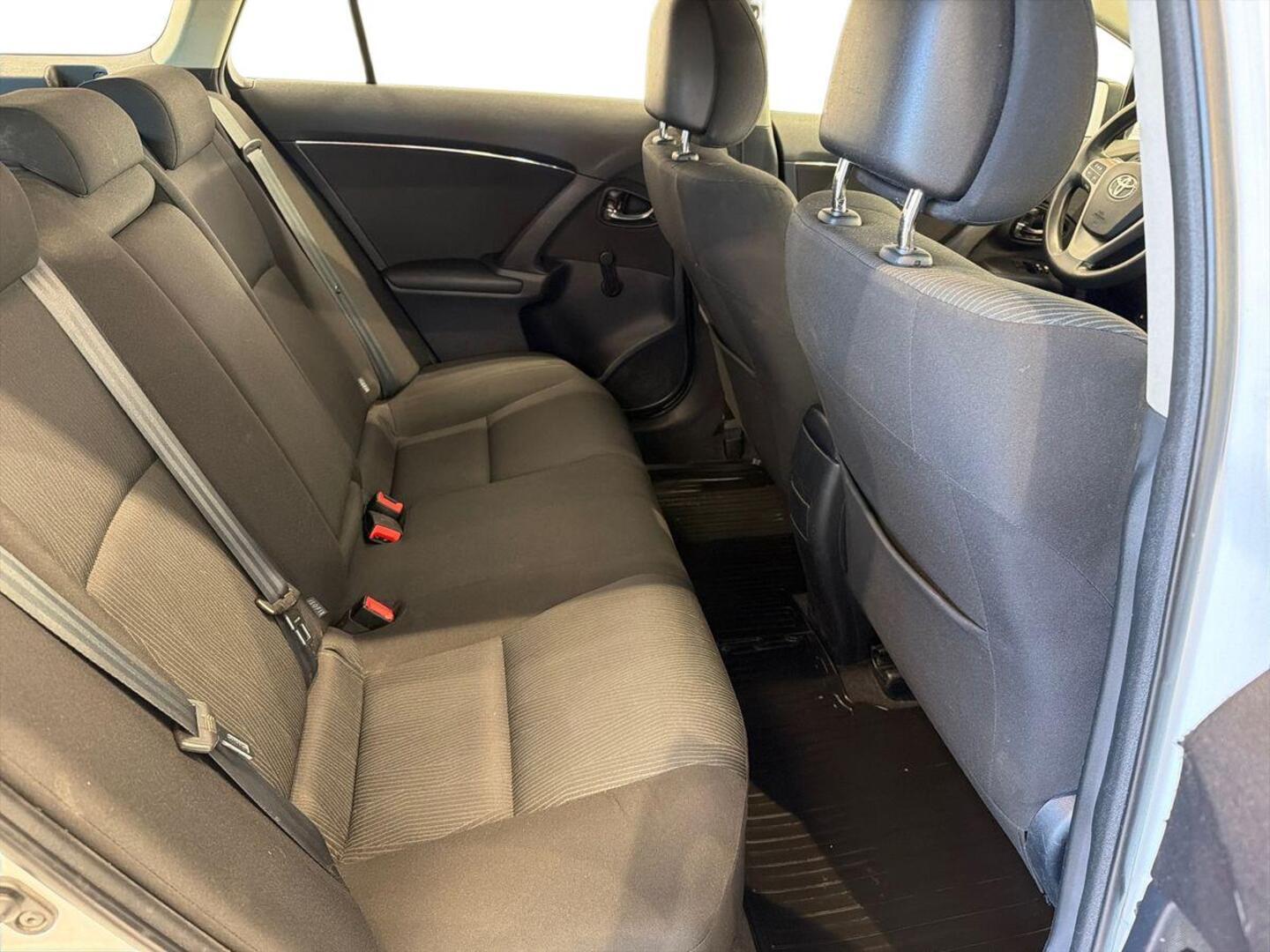TOYOTA Avensis 2011