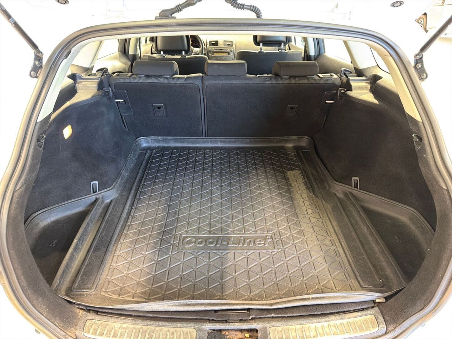 TOYOTA Avensis 2011