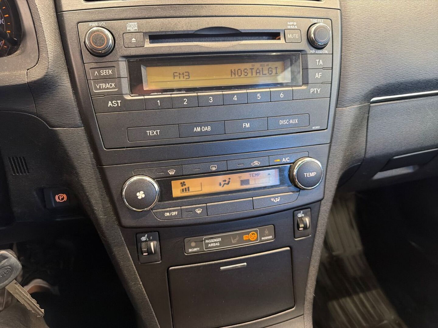TOYOTA Avensis 2011