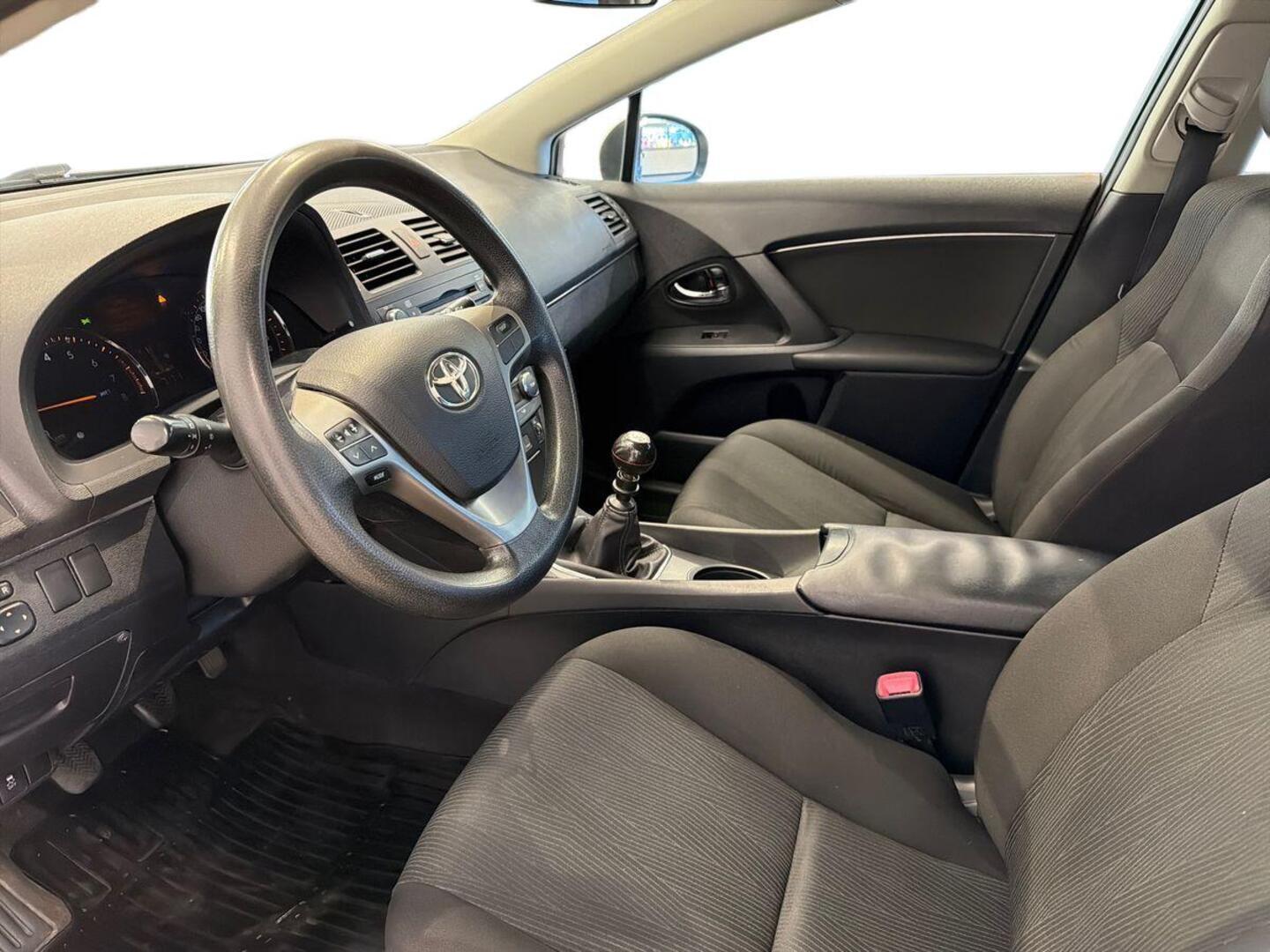 TOYOTA Avensis 2011
