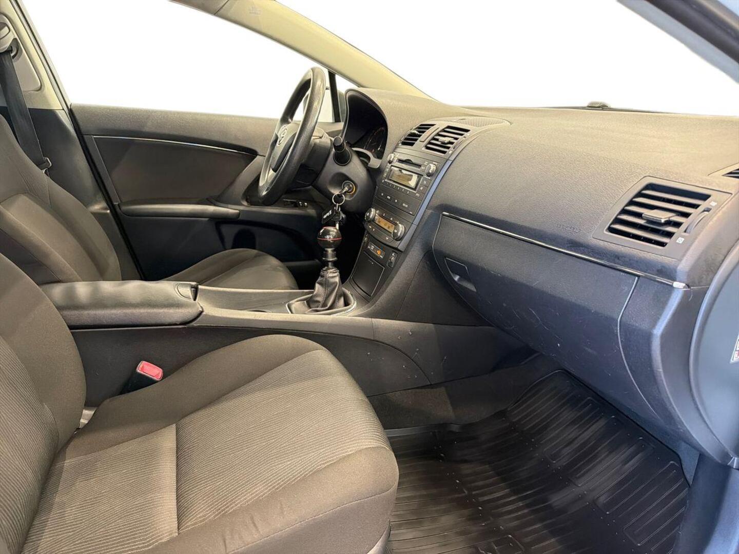 TOYOTA Avensis 2011