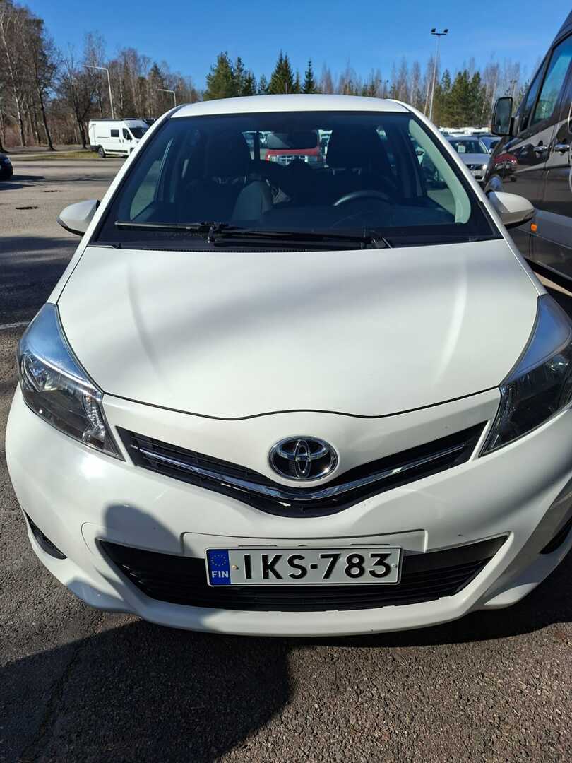 TOYOTA Yaris 2012