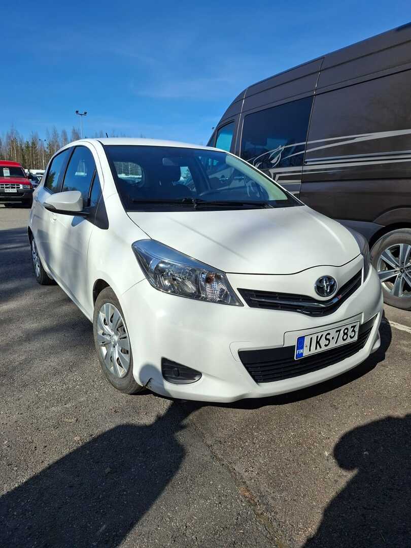 TOYOTA Yaris 2012
