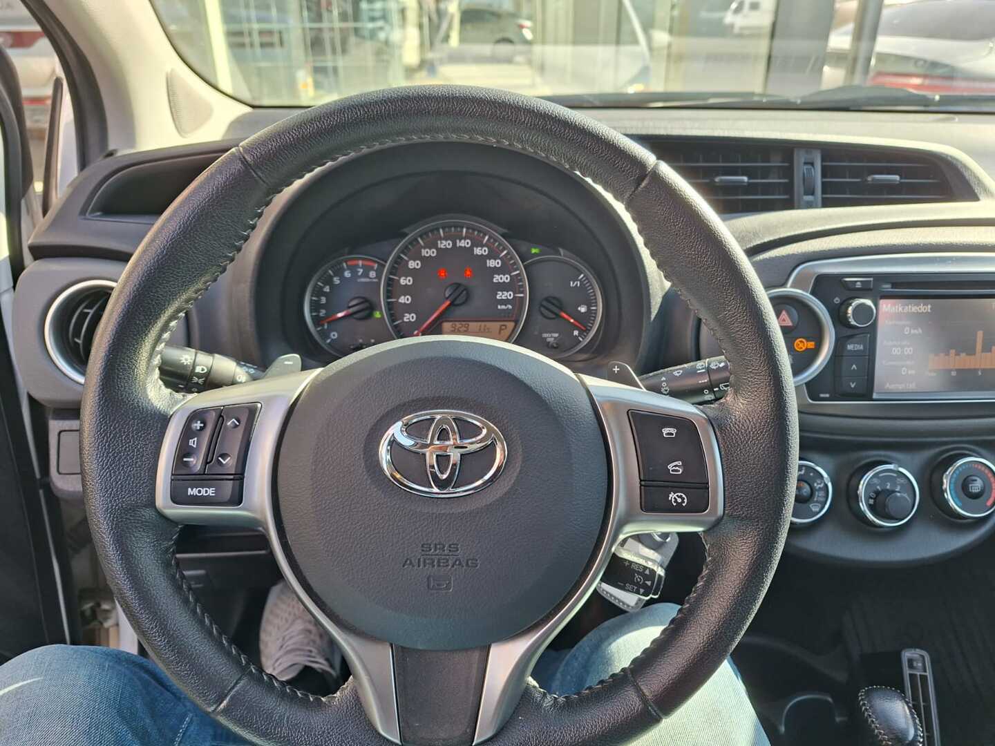 TOYOTA Yaris 2012