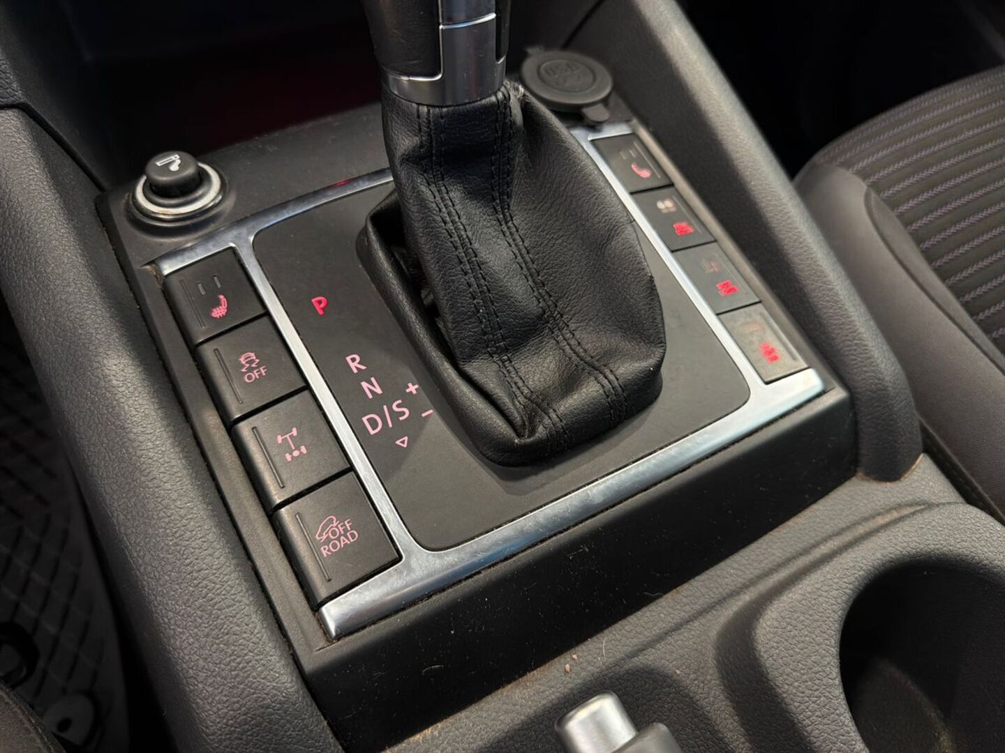 VOLKSWAGEN Amarok 2013